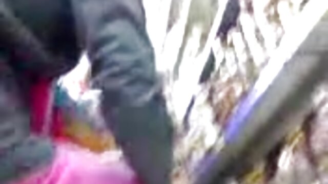 Neverjetno :  Nenasitna blondinka milf se močno zajebava Filmski odlomki 