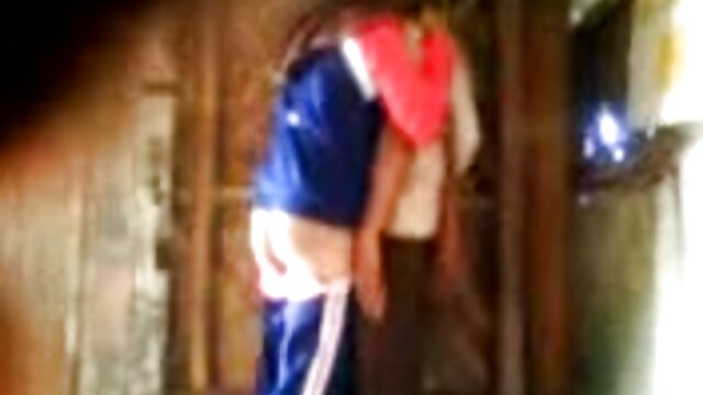 Neverjetno :  Slaba mama zapelje hčerinega fanta za dobro jebanje Filmski odlomki 