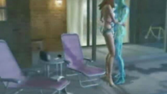 Neverjetno :  Ubogi fant je potegnil v seks z dvema soparnima in pohotnima služkinjama Filmski odlomki 