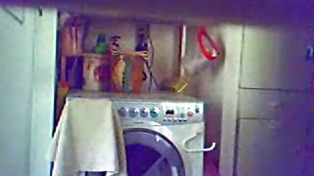 Neverjetno :  Brineta tajnica je v svojih seksi črnih nogavicah in obožuje jahanje tiča Filmski odlomki 