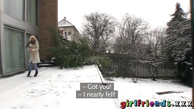 Neverjetno :  Tetovirana azijska porno srčka trenutno potrebuje belo kljunačo Filmski odlomki 