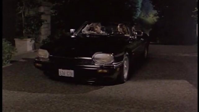 Neverjetno :  Dve študentki se igrata med seboj v bazenu Filmski odlomki 