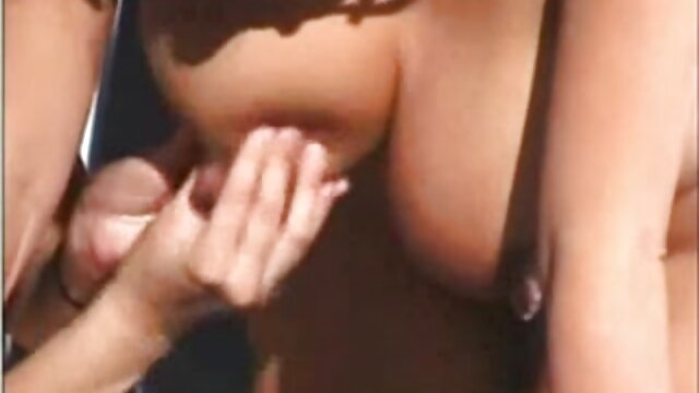 Neverjetno :  Simpatična amaterska punca ima parjenje na kavču Filmski odlomki 