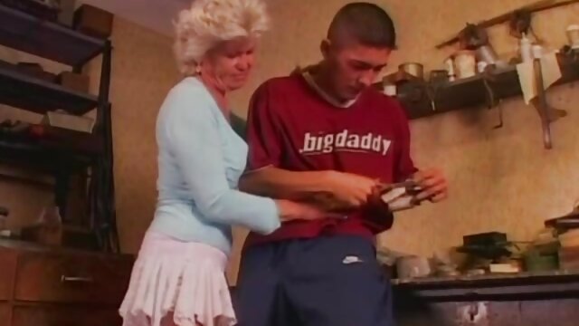 Neverjetno :  Najstniki praznujejo pomladne počitnice z vročim mastnim trojčkom Filmski odlomki 