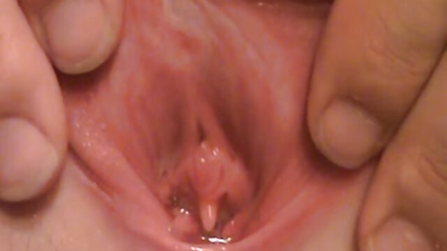 Neverjetno :  MILF rjavolaska z velikimi okroglimi joški in maserka ima trojko Filmski odlomki 