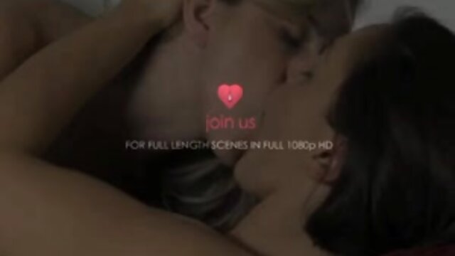 Neverjetno :  Naoljena blondinka uživa v analnem velikonočnem praznovanju Filmski odlomki 