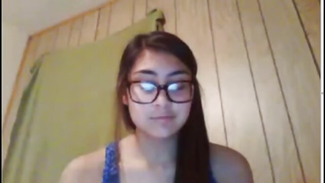 Neverjetno :  Dekle v raztrganih črnih hlačnih nogavicah vadi analni seks s fantom Filmski odlomki 