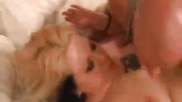 Neverjetno :  Očarljiva najstnica amaterka prvič poskusi analni seks Filmski odlomki 