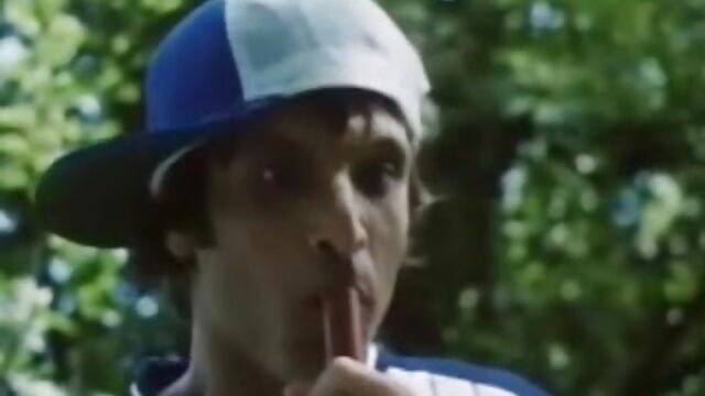 Neverjetno :  Bleščeče punčke se v zdravniški ordinaciji ljubijo z lezbično ljubeznijo Filmski odlomki 