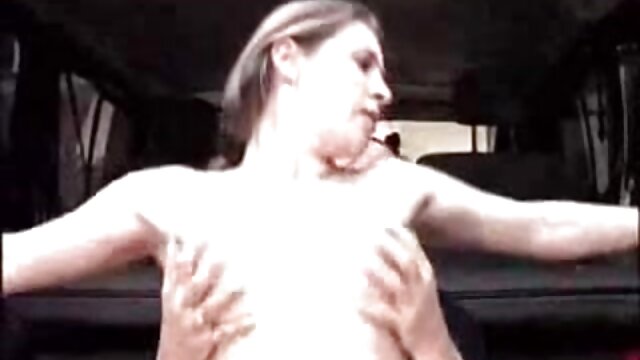 Neverjetno :  Dve MILF lezbijki si delita isto strast do lizanja muce Filmski odlomki 