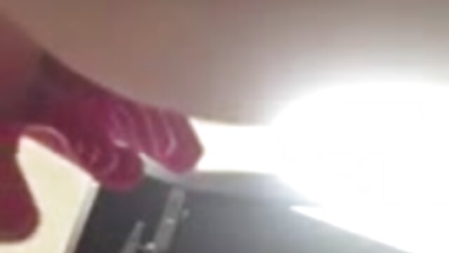 Neverjetno :  Policist poka soparnega kriminalca sredi njene pisarniške omare Filmski odlomki 