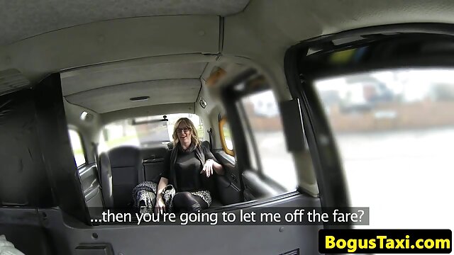 Neverjetno :  Blondinka s polnimi prsi, ki jo v naslanjaču vrta temnopolti partner Filmski odlomki 