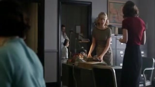 Neverjetno :  Vroče rjavolaske so se zajebal v četverici med večerjo za zahvalni dan Filmski odlomki 