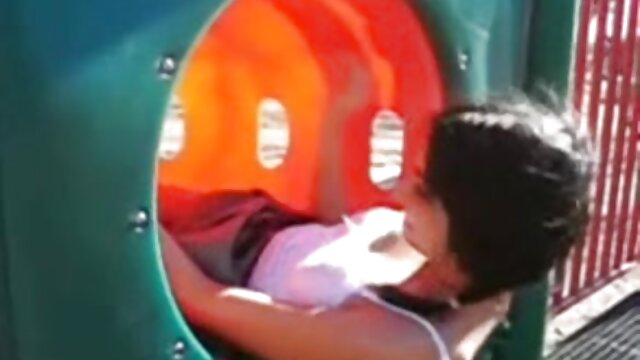 Neverjetno :  Temnolaso ​​srčkano zadene porno veteran Toni Filmski odlomki 