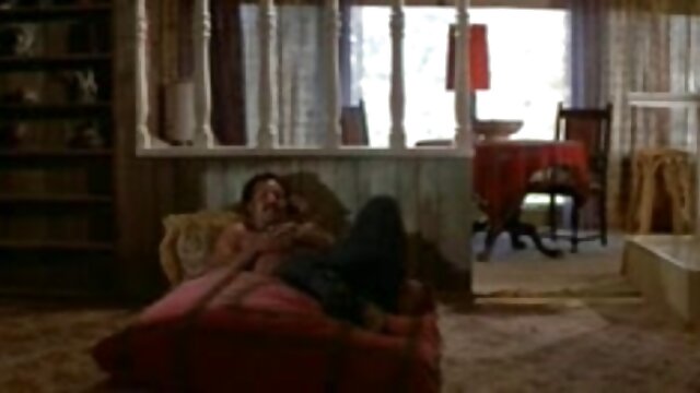 Neverjetno :  Neverjetna rdečelaska uživa velikega tiča v ustih in muci Filmski odlomki 