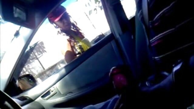 Neverjetno :  Vitka prsata rjavolaska draži in sesa svojega obešenega ljubimca Filmski odlomki 