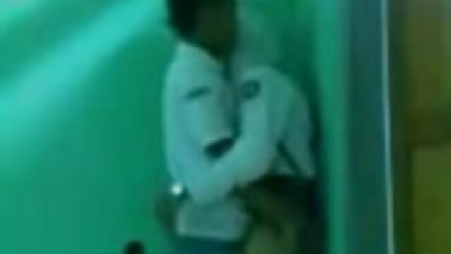 Neverjetno :  Busty ebenovino MILF dama uživa v shagged na kavču in cums Filmski odlomki 