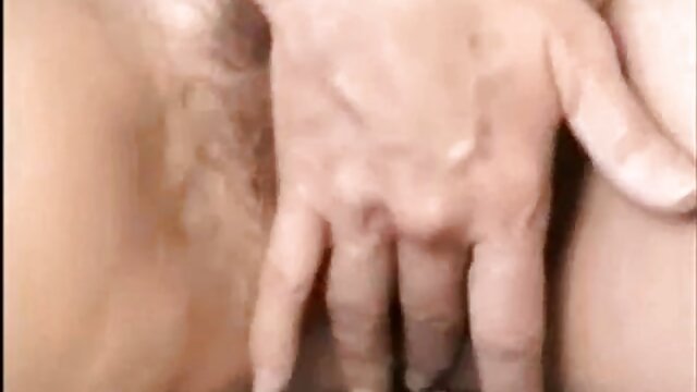 Neverjetno :  Prevladujoča čutna milf zapoveduje svojemu pastorku Filmski odlomki 