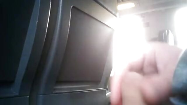 Neverjetno :  Črni žrebček jebe dve kurbasti beli piščanci v krogu Filmski odlomki 