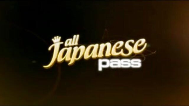 Neverjetno :  Očarljiva rjavolaska uživa v zajebavanju s tem velikim tičem Filmski odlomki 