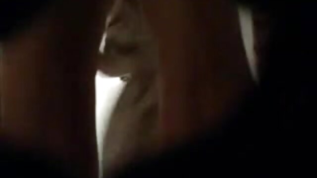 Neverjetno :  Tetovirano latino babe dva žebljička dvakrat prebijeta Filmski odlomki 