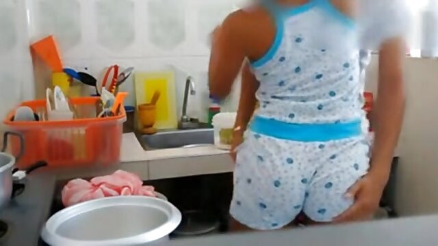 Neverjetno :  Soparna piščanca z veliko rit jo kolega lepo analizira Filmski odlomki 