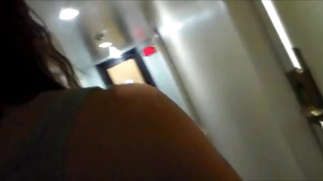 Neverjetno :  Lepa latino dekle zapelje prijateljicinega moža po tuširanju Filmski odlomki 