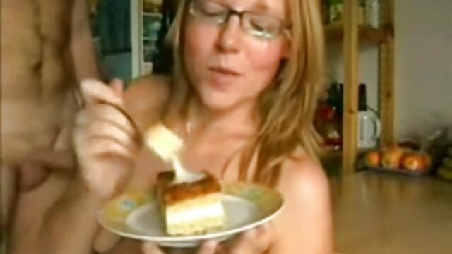 Neverjetno :  Asian daje moškim namig, da si to želi, fantje pa jo vneto pojebejo Filmski odlomki 