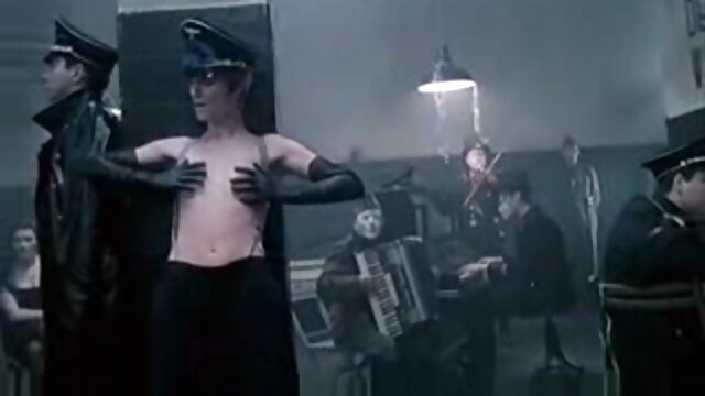 Neverjetno :  Šolske šole se norijo drug na drugega sredi učilnice Filmski odlomki 