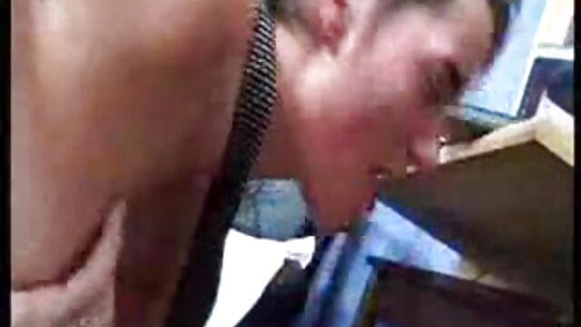 Neverjetno :  Slender chick je v stanju, podobnem transu, in si želi svojega tiča. Filmski odlomki 