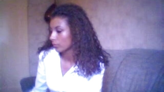 Neverjetno :  MMF trojka z bujno MILF in dvema fantoma z velikimi kurki Filmski odlomki 