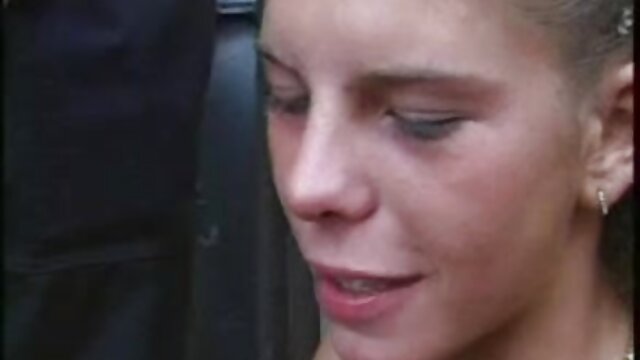 Neverjetno :  Zaobljena MILF lutka London River se zaveže in zajebe s številnimi kunci Filmski odlomki 