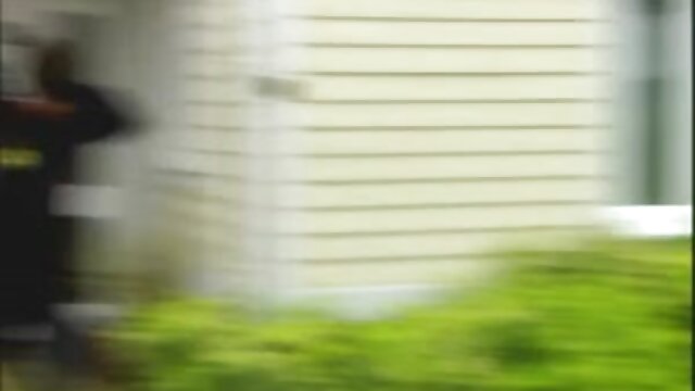 Neverjetno :  Pornozvezde praznujejo novo leto z organizacijo fantastičnega skupinskega seksa Filmski odlomki 