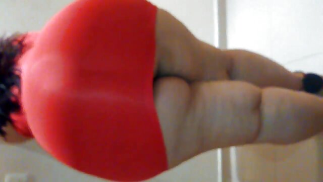 Neverjetno :  Bradati moški danes zvečer pogreša muco in plača MILFI za vrtanje Filmski odlomki 