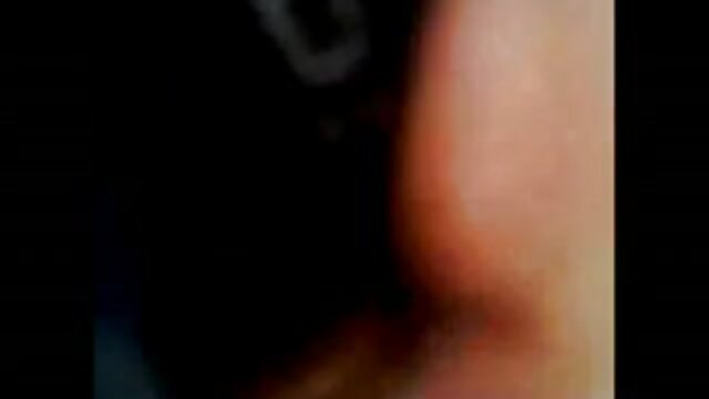 Neverjetno :  Moški z velikimi petelinami šeška in pojebe pastorko temnopolte punce Filmski odlomki 