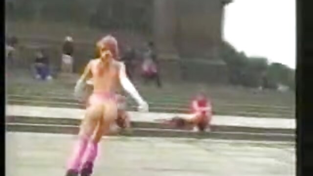 Neverjetno :  Angela White je nenasitna, ko gre za analni seks in trdo pokanje Filmski odlomki 