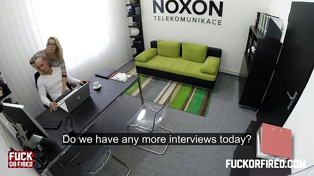 Neverjetno :  Kurba v pisanih rokavicah brez prstov mara nič drugega kot analni Filmski odlomki 