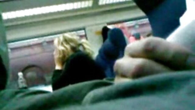 Neverjetno :  Ljubka punca s suhim telesom jaha moževega tiča z obema luknjama Filmski odlomki 