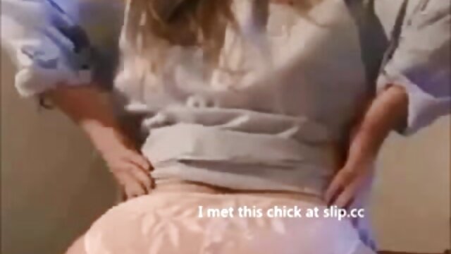 Neverjetno :  Latina ujame varuško pri samozadovoljevanju in nudi pomoč Filmski odlomki 