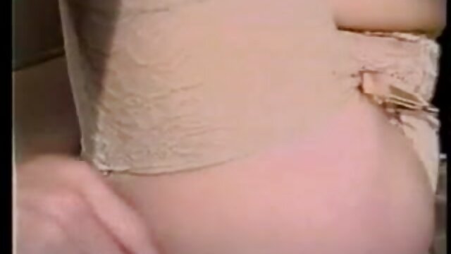 Neverjetno :  Vitka blondinka draga dobi debel tiča v svojo zadnjico Filmski odlomki 