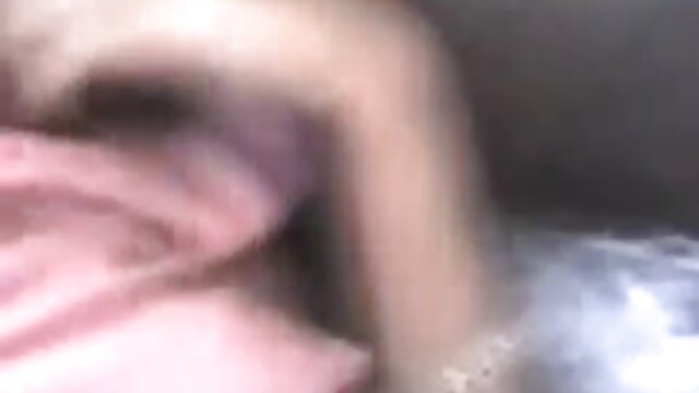 Neverjetno :  Ta poželjiva punca bo z veseljem poskrbela za vse te peteline Filmski odlomki 