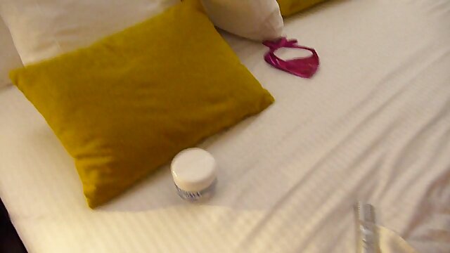 Neverjetno :  Glamurozna azijska lepotica vezana in opustošena z velikim tičem Filmski odlomki 