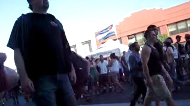 Neverjetno :  Potem ko ima kurac v njeno pizdo babe je grobo throatfucking Filmski odlomki 