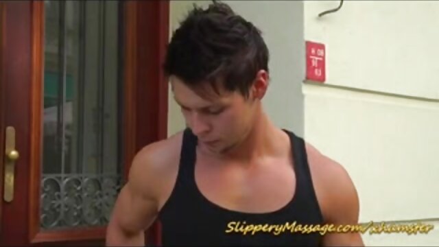 Neverjetno :  Porno veteran zajebe dve ljubki babe Filmski odlomki 