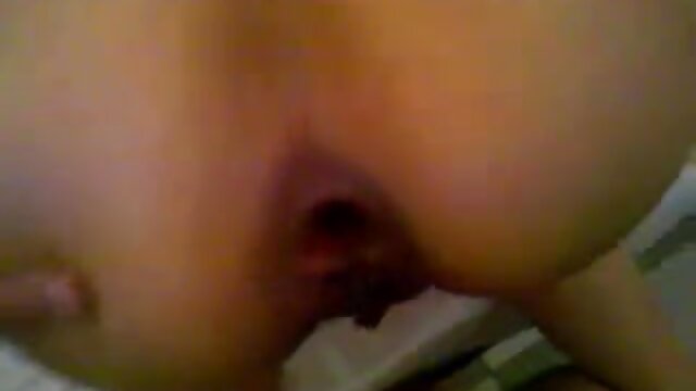 Neverjetno :  Prsata brineta svojemu fantu daje najboljše handbjob in blowjob Filmski odlomki 