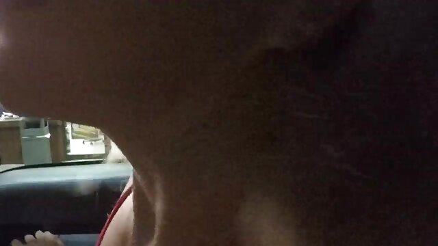 Neverjetno :  Neverjetna MILF z velikimi joški se seksa v masažni kadi Filmski odlomki 