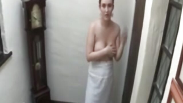 Neverjetno :  Razvratno dekle z rdečim naglavnim trakom širi noge za teniškega trenerja Filmski odlomki 