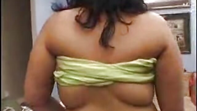 Neverjetno :  Spolno frustrirana, debela psička milf dobi pomoč od svojega pastorka Filmski odlomki 