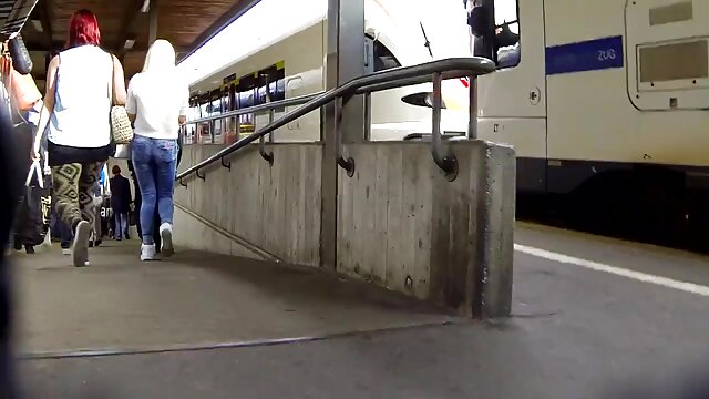 Neverjetno :  Ko so jo pregledali, se je spustila na kolena Filmski odlomki 