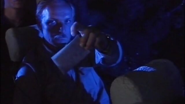 Neverjetno :  Slastna blondinka MILF zapelje mlajšega fanta v grobo prekleto Filmski odlomki 